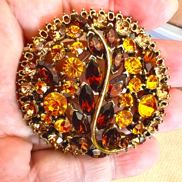 Outstanding Vintage Rhinestone Brooch Golds Oranges Browns Filigreed Gold Tone - Picture 9 of 9
